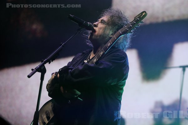 THE CURE - 2022-11-28 - PARIS - Accor Arena - Robert James Smith